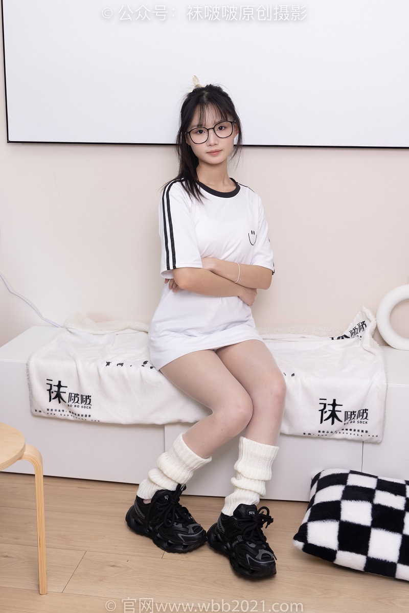 [BoBoSocks袜啵啵] 376期 甜甜圈-运动鞋、堆堆袜套、白丝