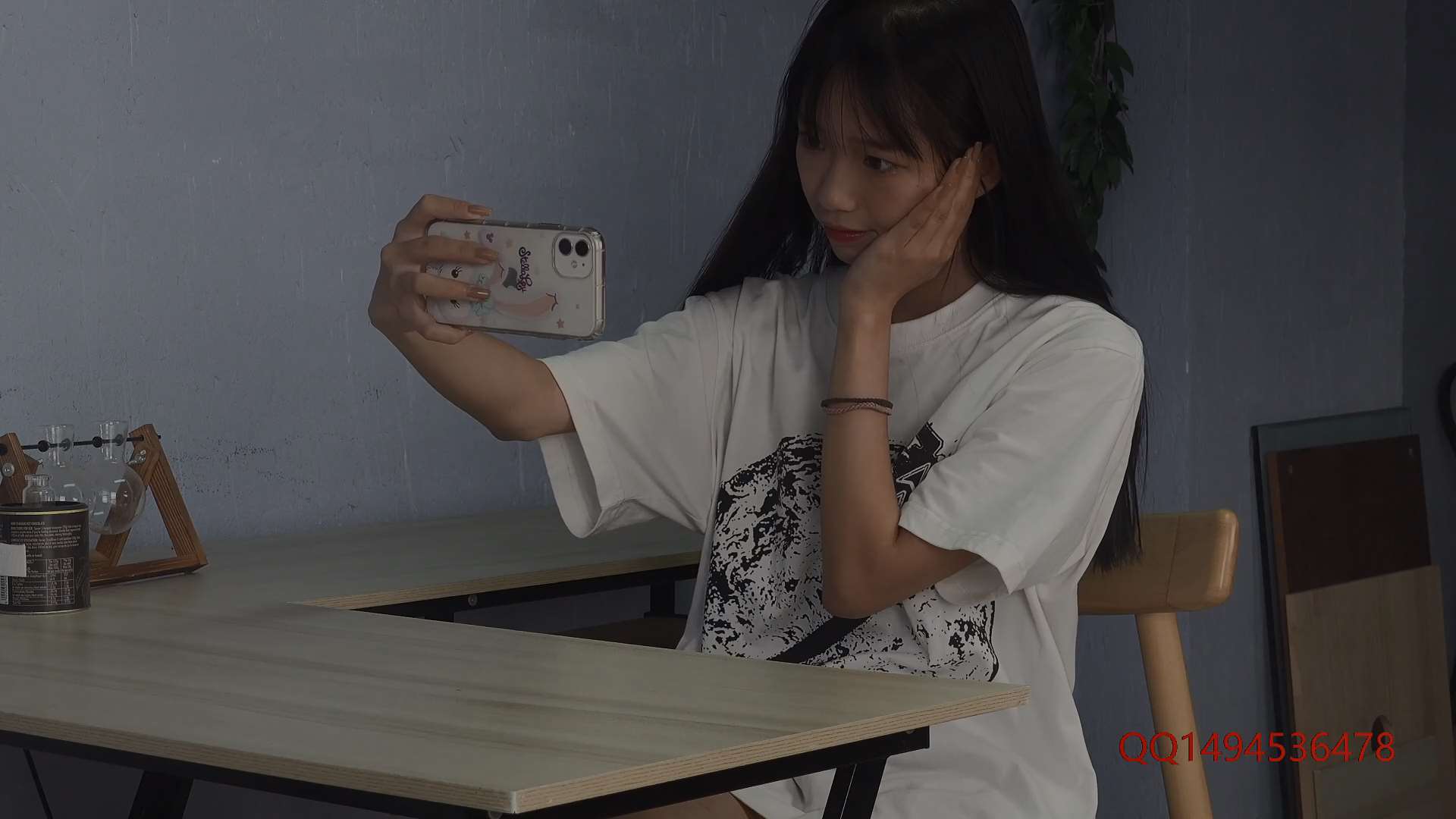 昕昕少女无意识摆动脚丫