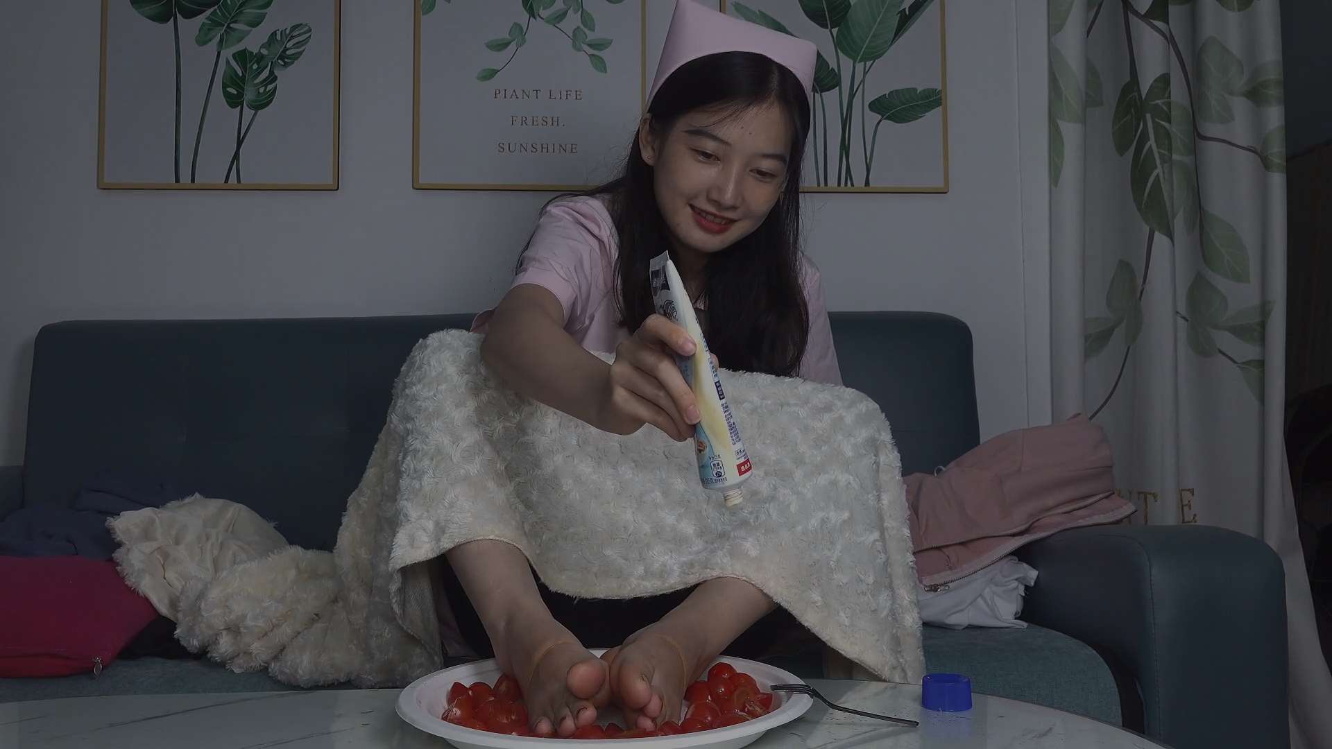 美女护士燕玲弄个美脚沙拉