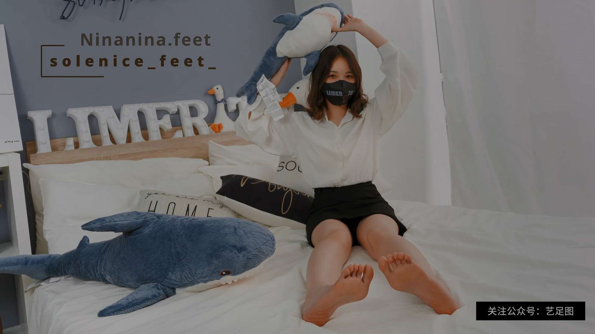 Nina 尊贵版女同事裸足