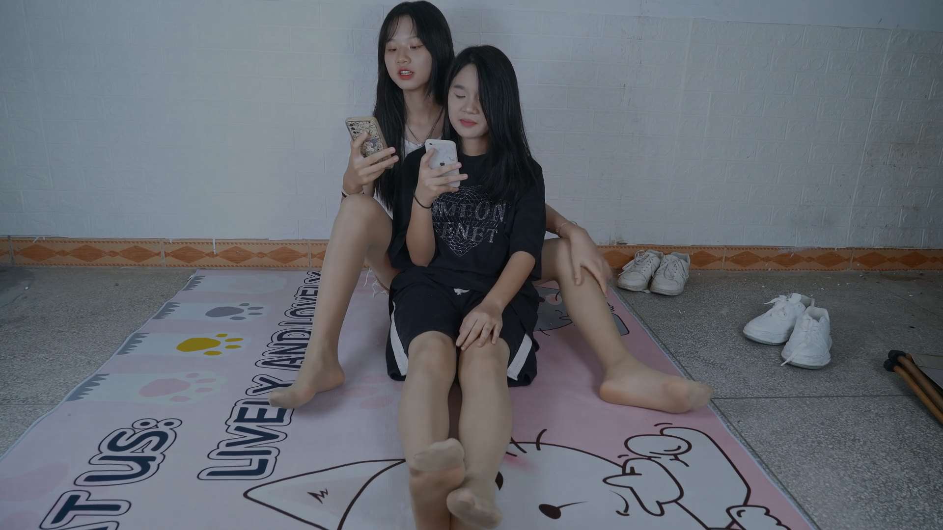 丝丝和小夏睡前故事，丝丝女王唱歌给小夏听