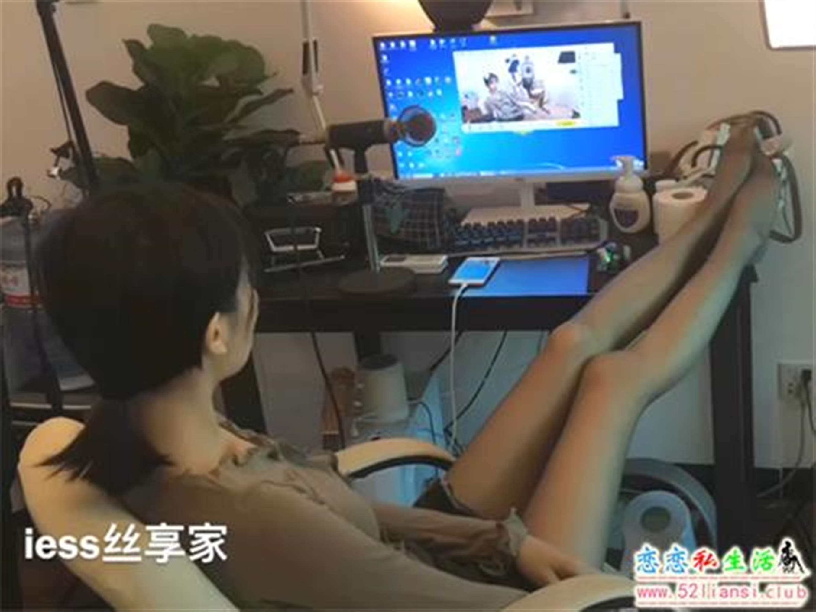 《【iess秀 035】主播直播时还要被咸猪手摄影师揩油【8min/111M】》作品图