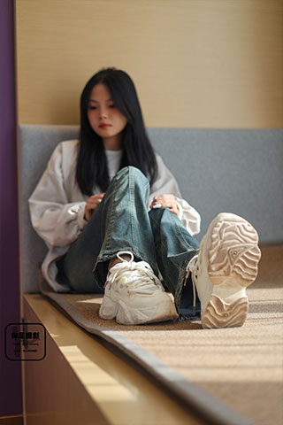 [御足摄影]001期 咖色袜裸足(带视频)【93P+1V/3.26G】