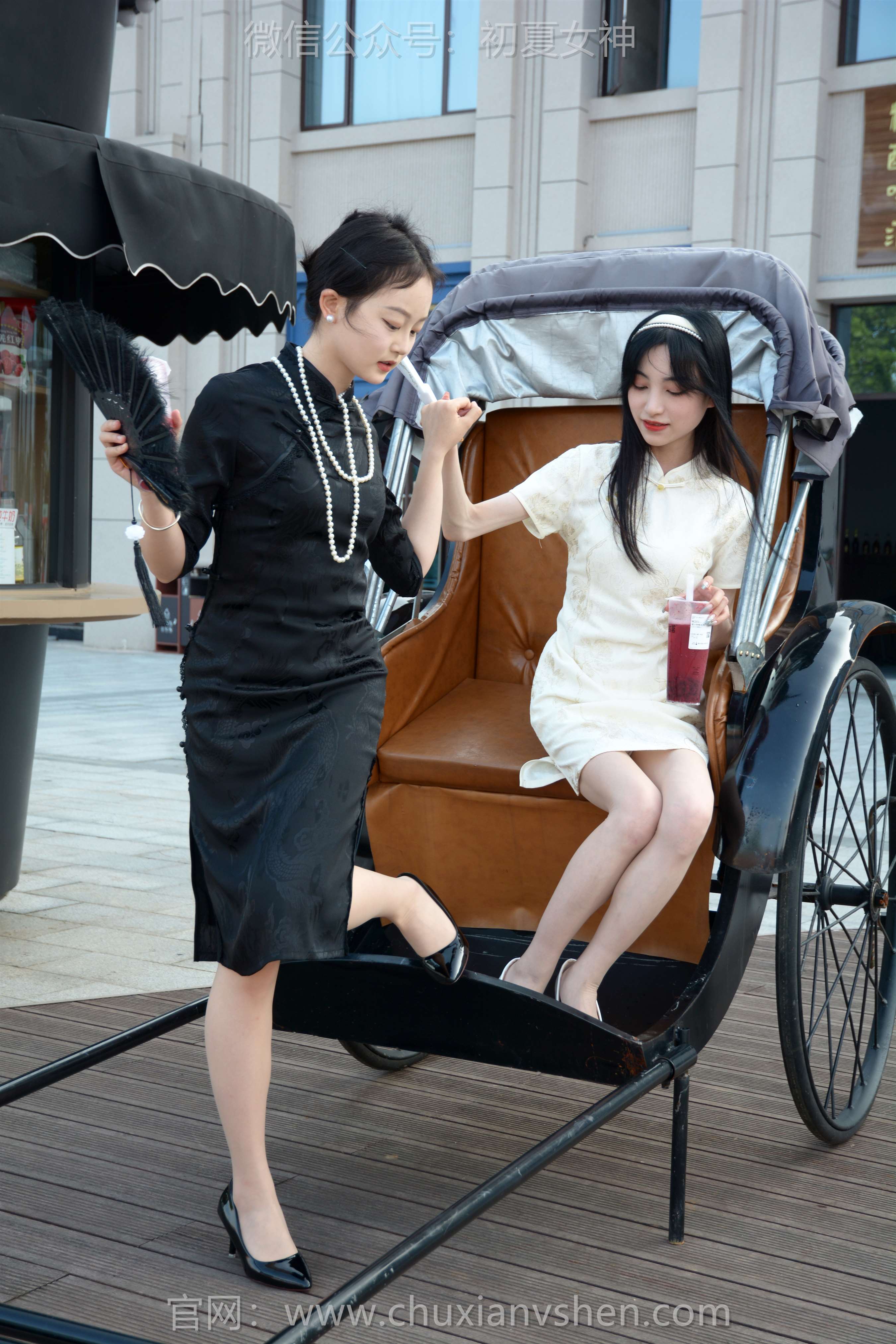 《[初夏女神]286期 柒柒、双双~《黑白旗袍》自留洋晚清后，改变她的温婉(带视频)【140P+1V/5.3G】》作品图