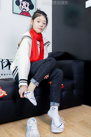 [袜啵啵] 481期 糯米-板鞋、白棉袜、裸足-黑白美甲、对联迎新春，半脱袜子剧情(带视频)【150P+1V/6.16G】