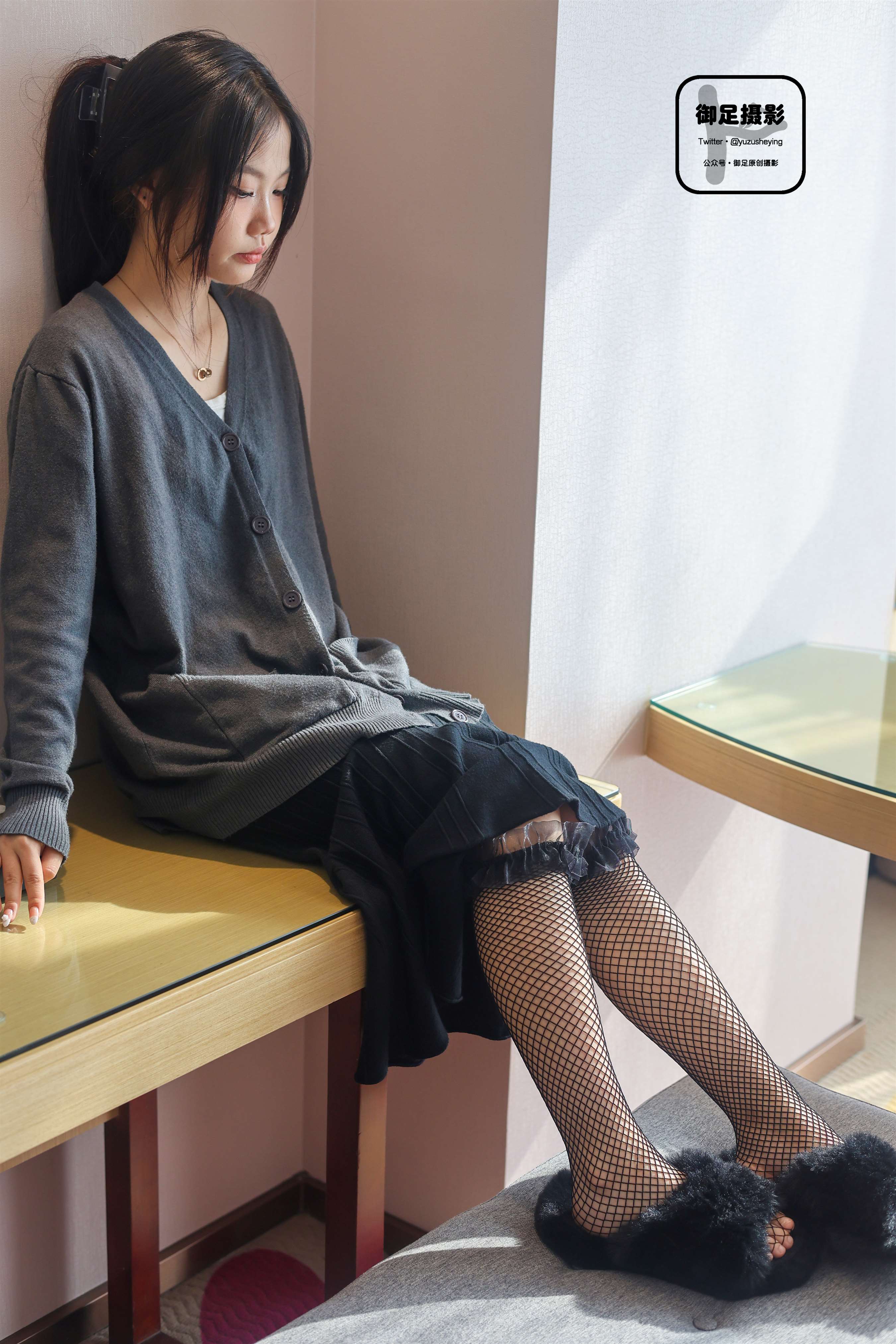 《[御足摄影]003期 毛毛鞋网袜(带视频)【77P+1V/2.74G】》作品图
