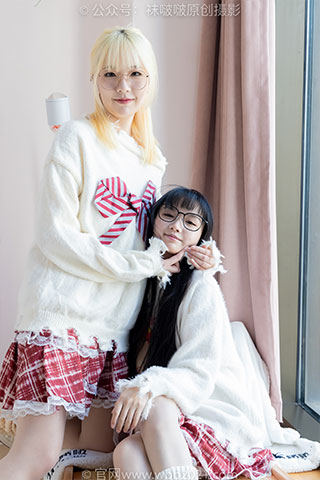 [袜啵啵] 484期 小甜豆甜甜圈-两双板鞋、油亮肉丝（脚尖透明款）、堆堆袜套、白棉袜、脚对脚 斗脚 手互相挠脚剧情(带视频)【174P+1V/7.45G】