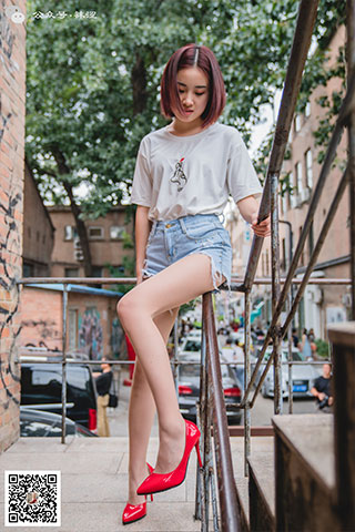 [袜涩]67-袜涩-热裤红高跟亮相798（高清版）【90P/1.68G】