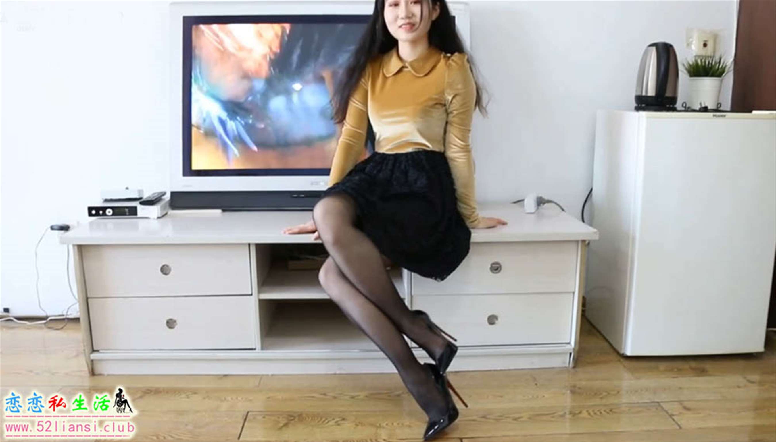 《[细高跟丝足] 017-Vanessa 连衣裙黑丝高跟【10min/335M】》作品图