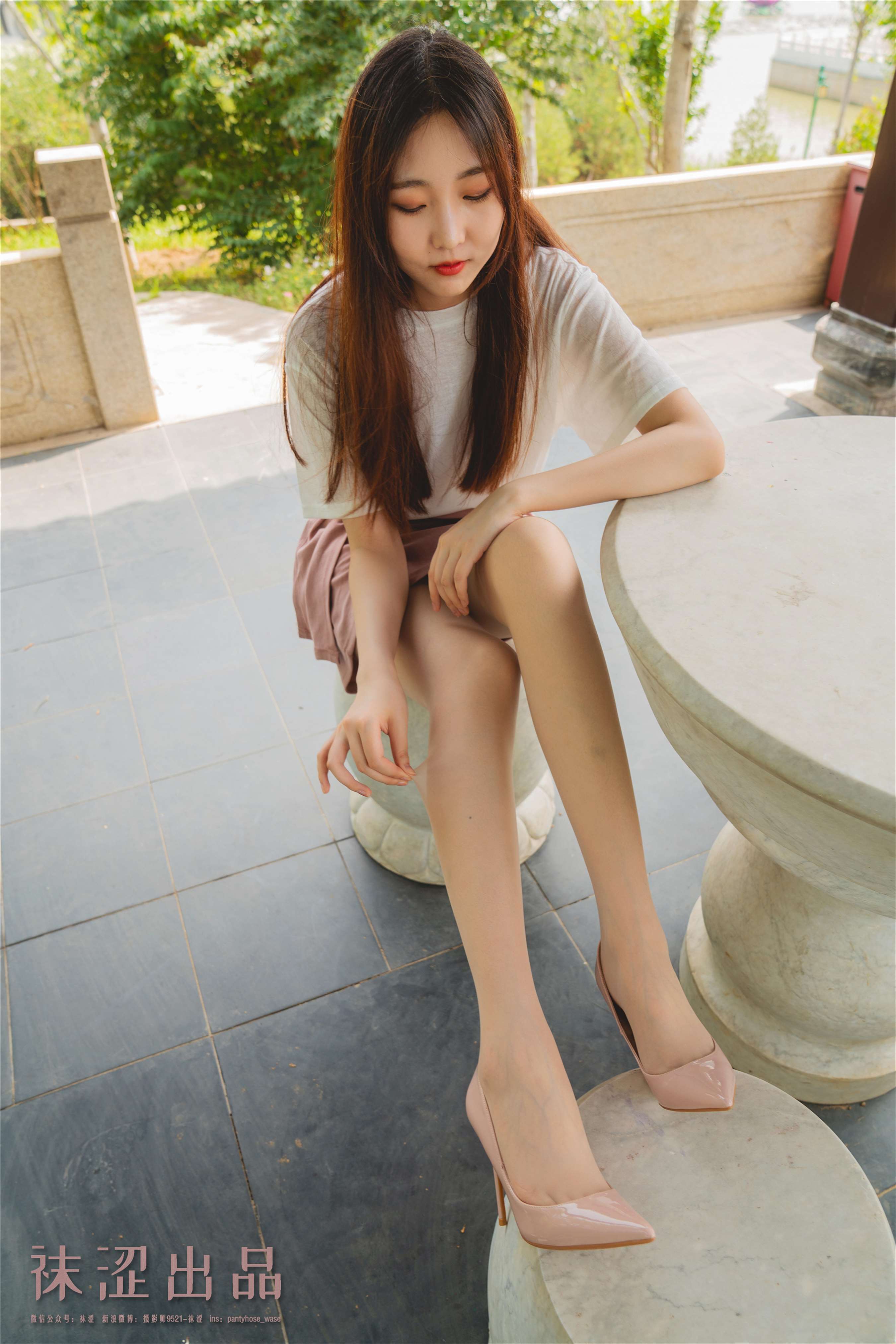 《[袜涩]75-袜涩-思甜 超修长笔直肉丝美腿 尖头细高跟鞋无敌加分【51P/93M】》作品图