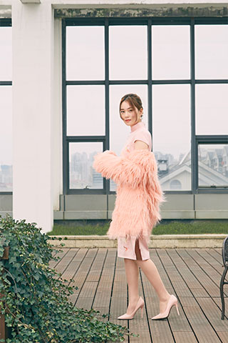 [奈丝]079-捋捋被风吹乱的秀发 – 露露（无水印）【34P/294M】