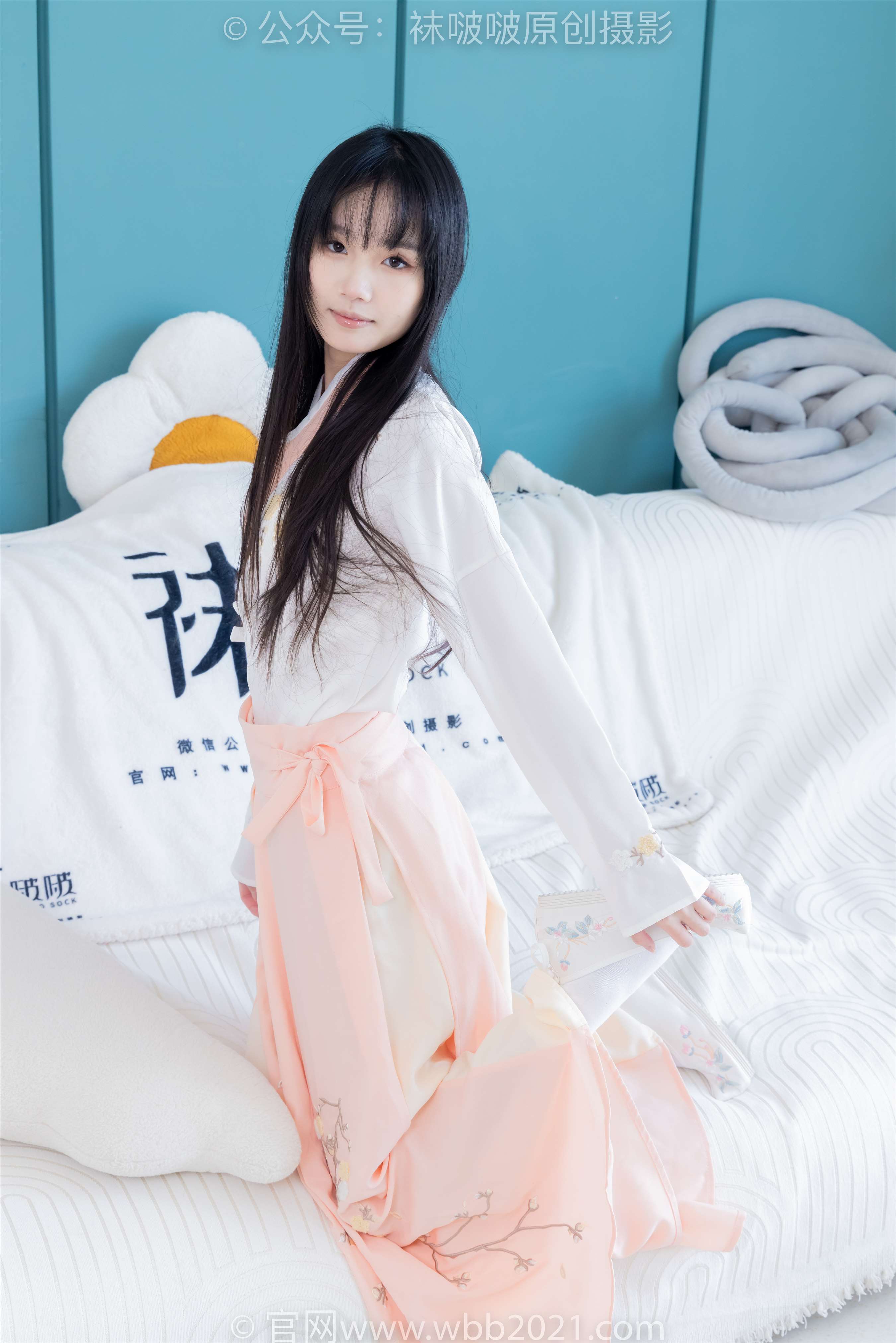 《裸足古装汉服》作品图