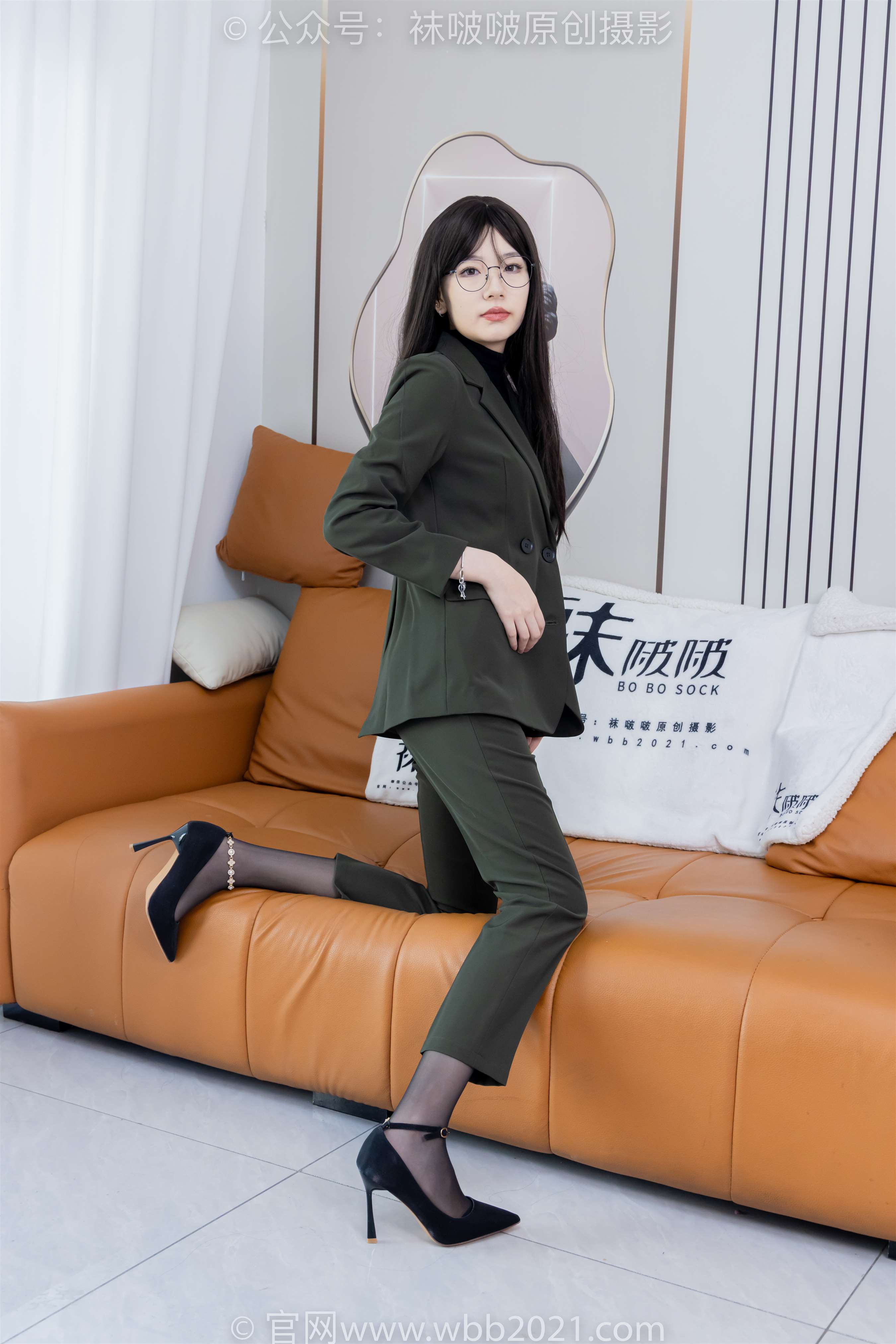 《小甜豆裸足、ol制服、裤里丝》作品图