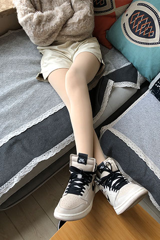 粉色肉丝袜裸足女孩