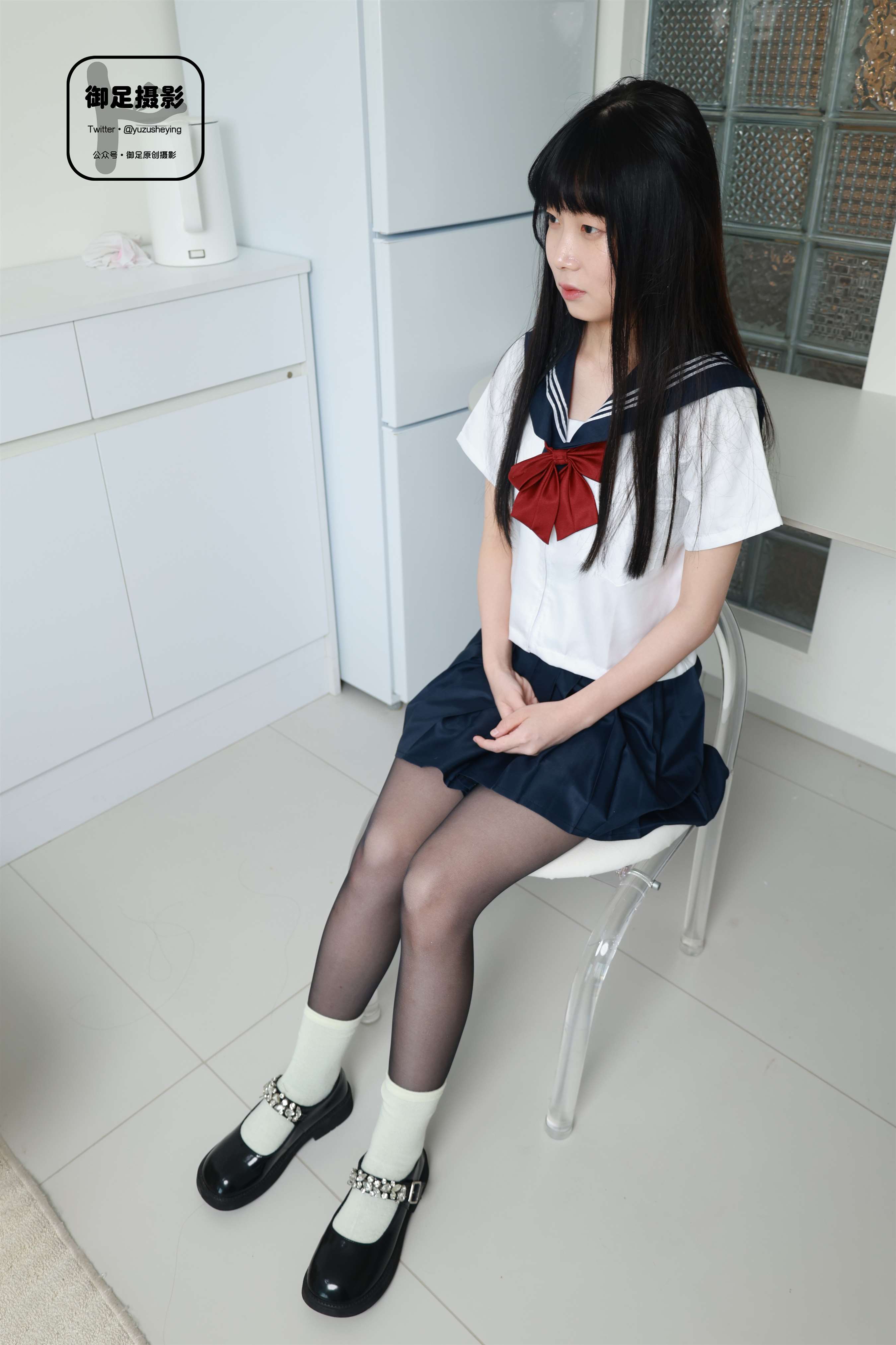 《 校服少女》作品图