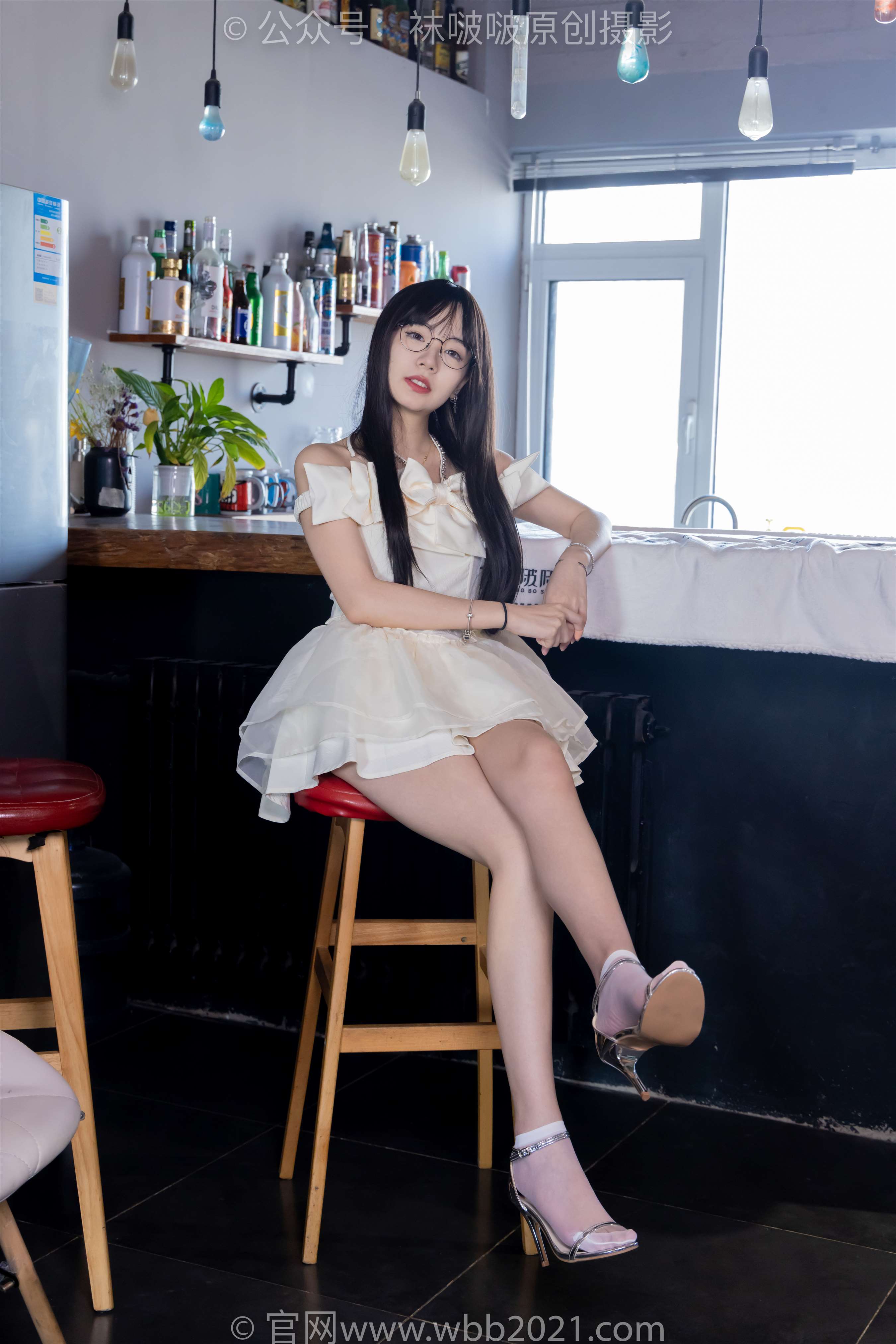 《白丝裸足刀叉摆盘》作品图