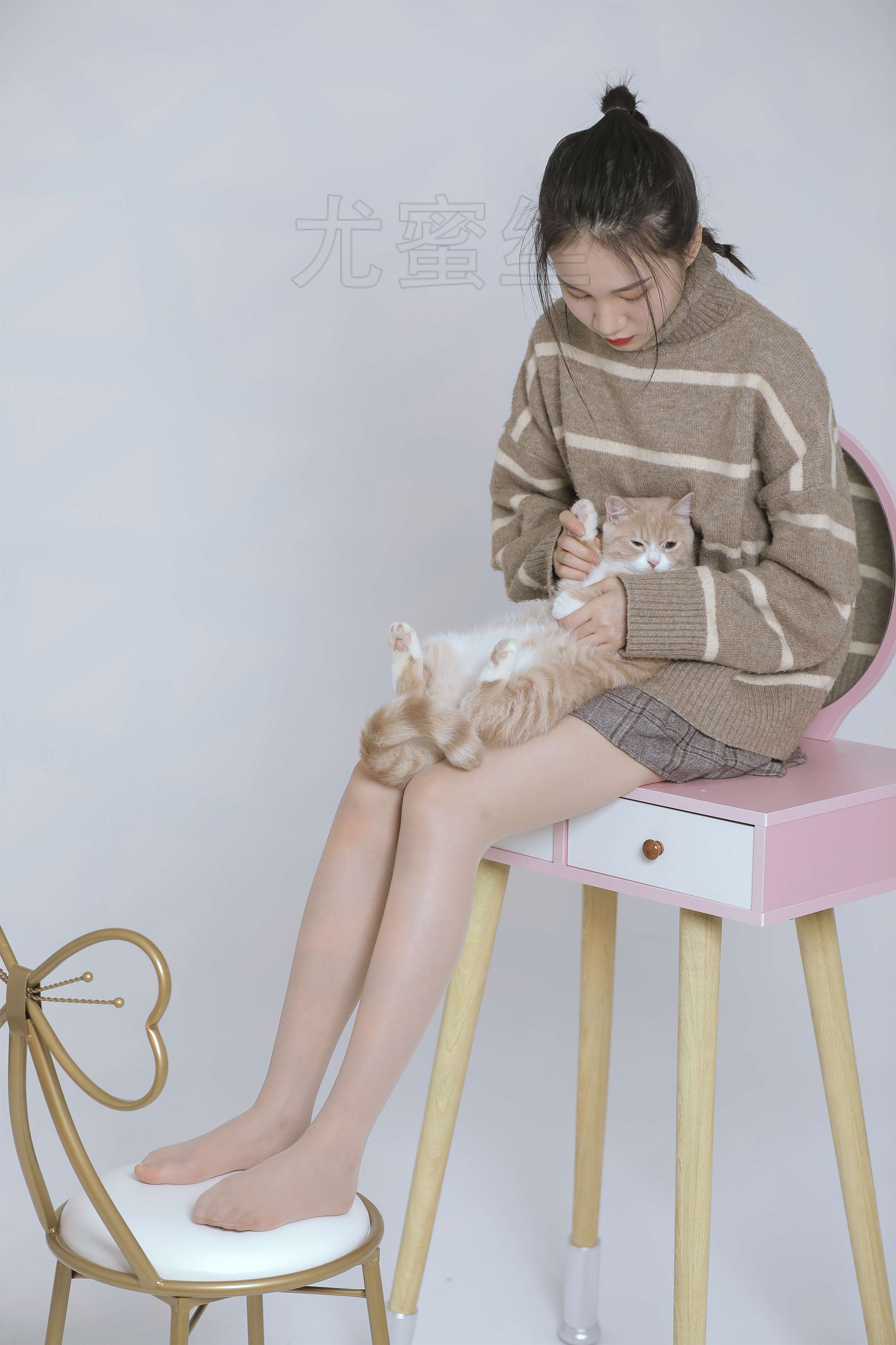 《抱抱猫咪》作品图